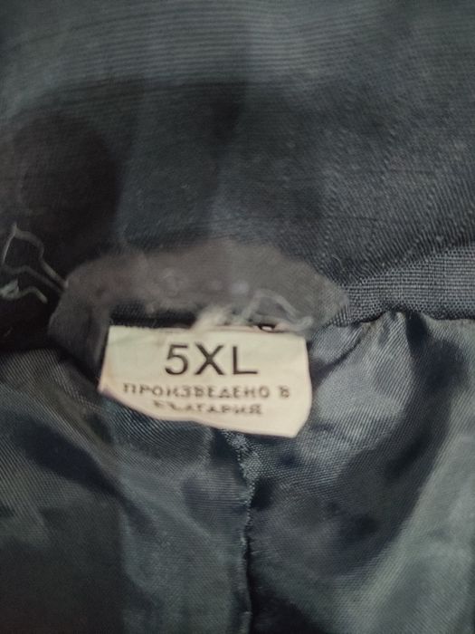 Тъмносиньо  полицейско  яке