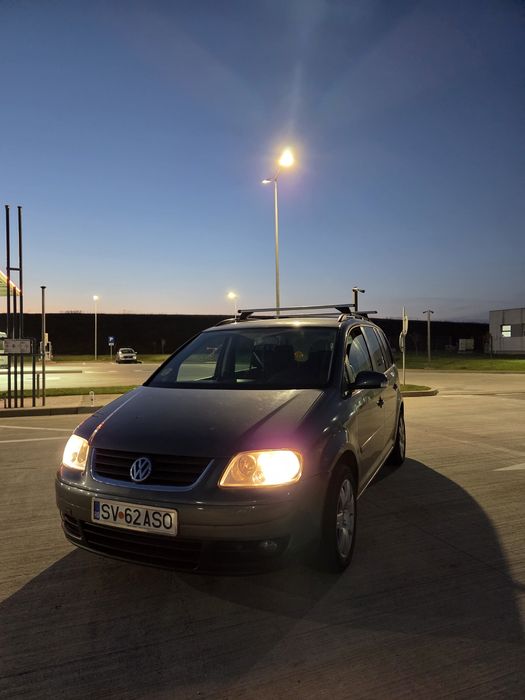Volkswagen Touran 2005 diesel, 2.372 € — imagine 1