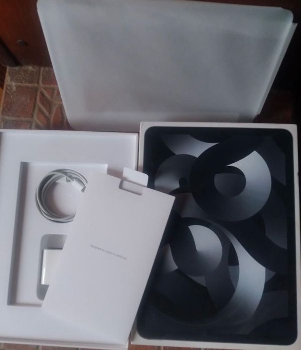 IPad Air M1 (5th Generation) + Magic Keyboard + Magic pencil