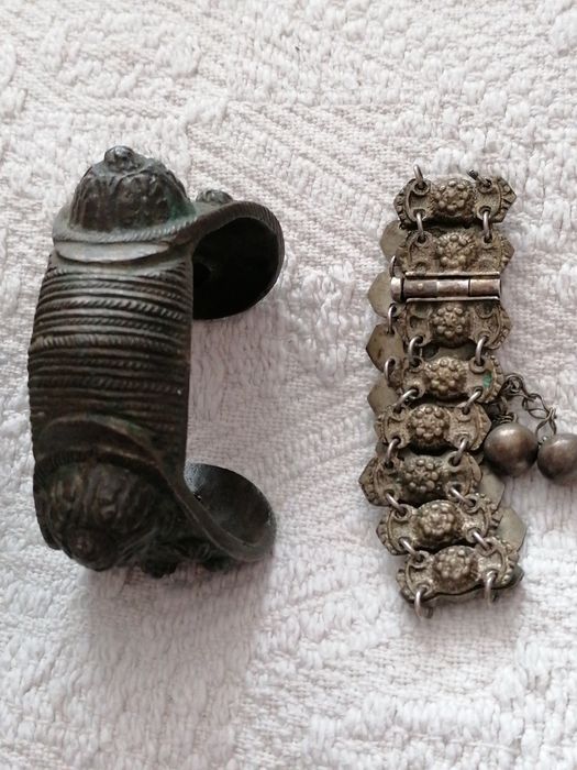 Стари български сребърни гривни