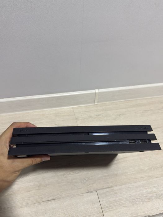 PS4 pro 1TB в отличном состоянии