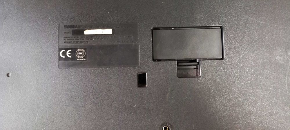 Синтезатор"Ямаха"PSR 220