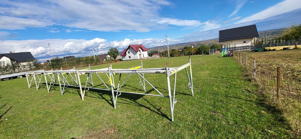 Podine cu tot ce se vede