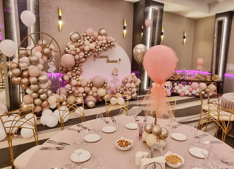 Arcada baloane botez  Aranjamente de masa baloane