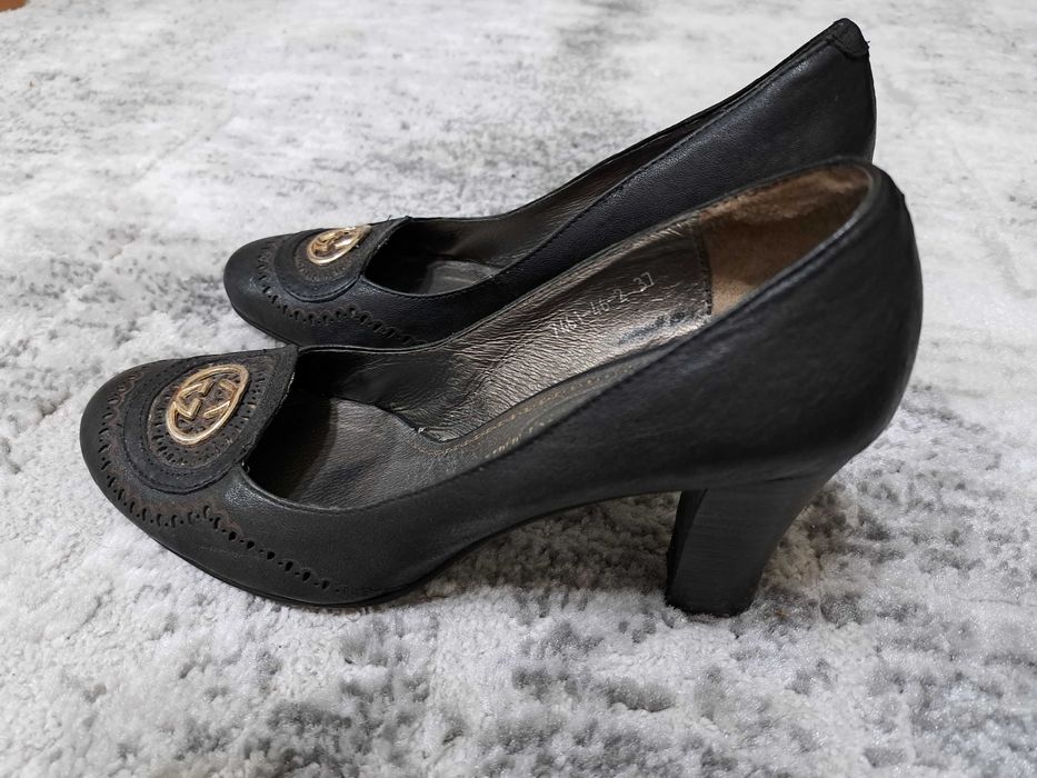 Туфли женские  на высоком каблуле. Чёрные. Размер 38.