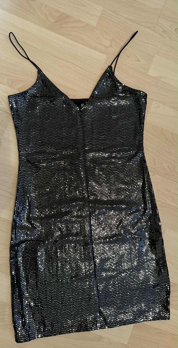 Блестящи и пайетени рокли