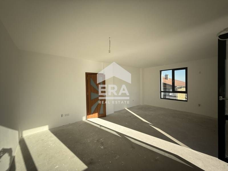 Продава се Четиристаен апартамент в Варна, Виница - 126 кв.м за 2064 €/кв.м - Снимка #1