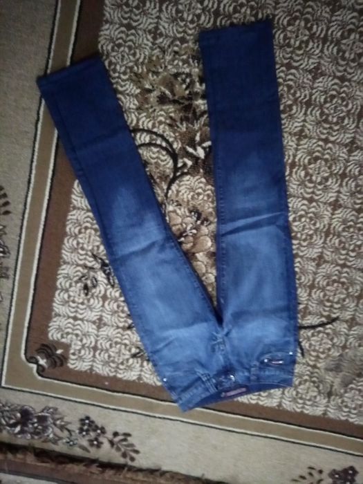 продам новые джинсы