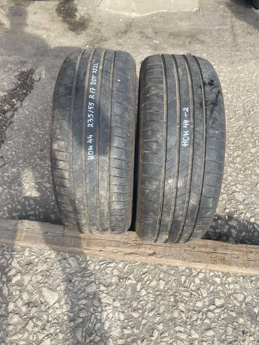 2 броя летни гуми Bridgestone 235/55 R17 Dot 2522 ном 44