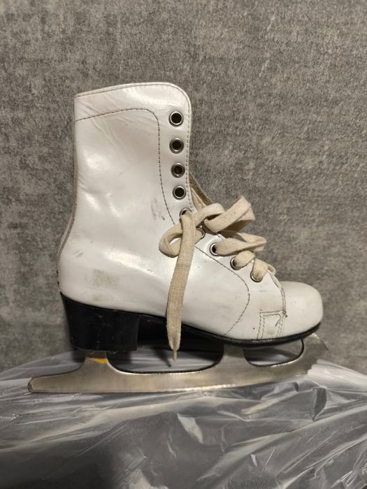 Коньки фигурные кожаные р 18,5