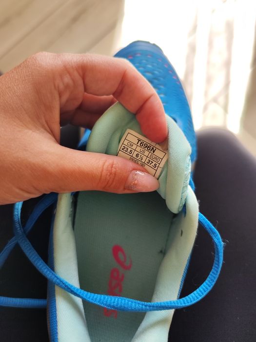 Маратонкии Asics