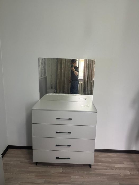 Комоды ,тумбы ,стол письменный