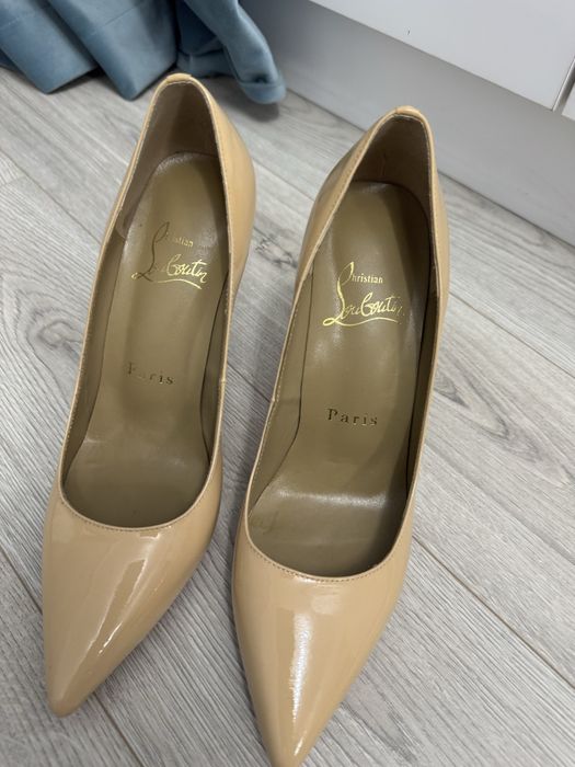 Туфли бежевые лак Louboutin