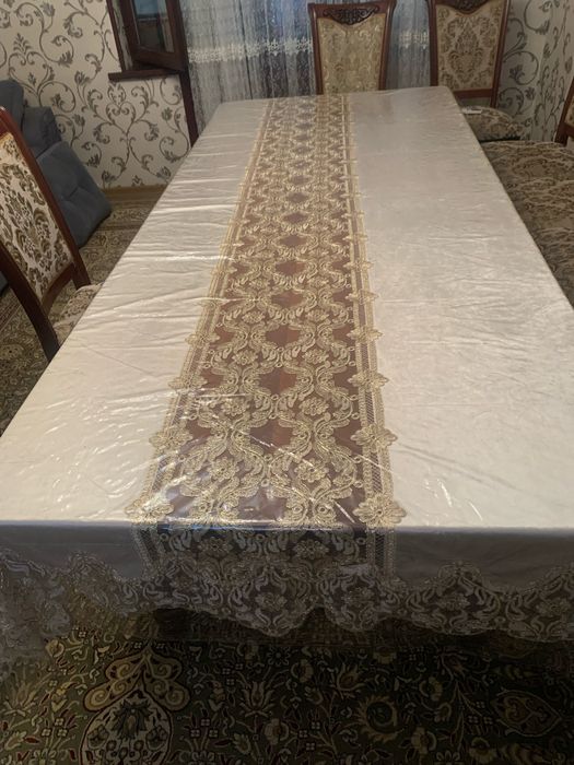 Стол ва 12 та стул.