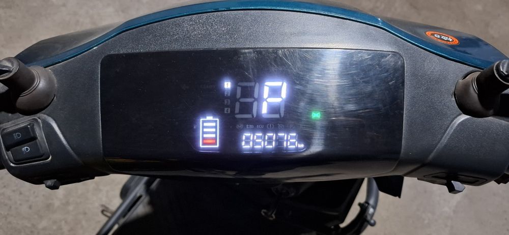 Elektra skuter Buroq