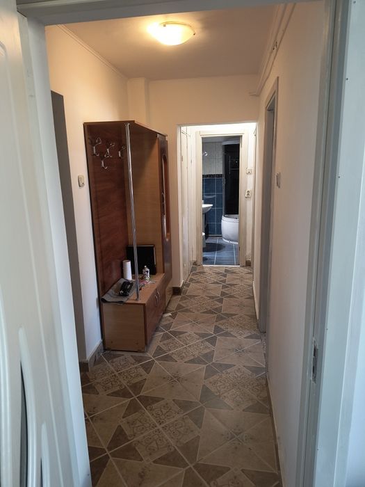 Închiriez apartament 2 camere decomandat Bulevardul București, complet utilat și mobilat.