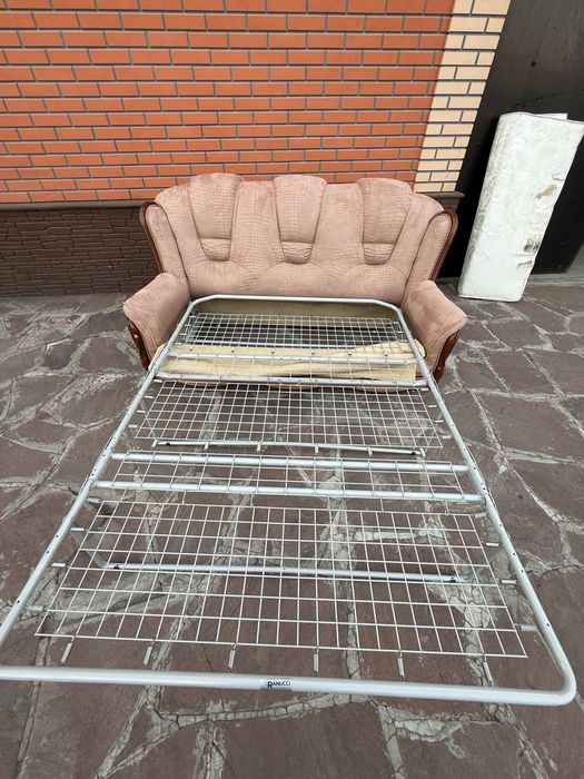 Продам диван два кресла
