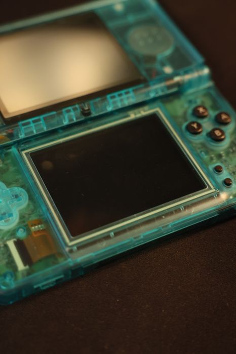 Nintendo ds lite cu swap shell si modat