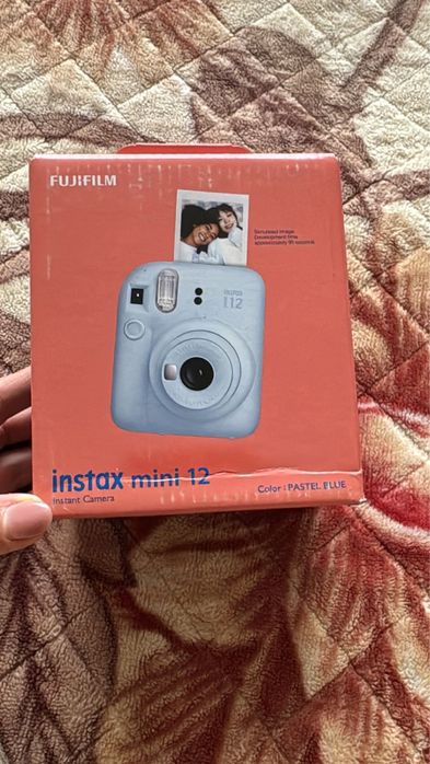 Продам новый Instax mini 12, торг уместен