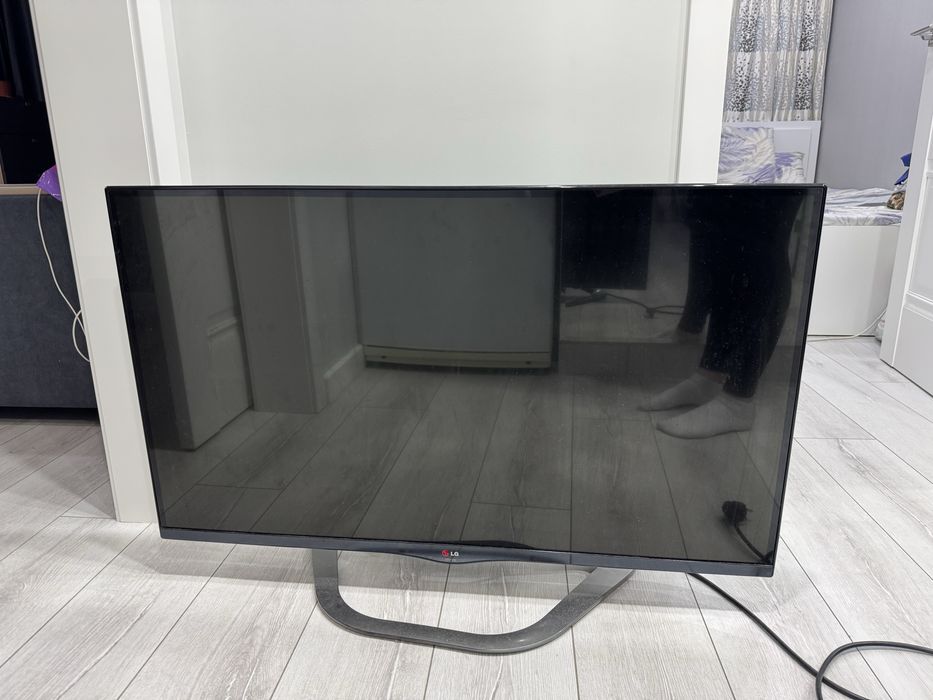 Продам телевизор на запчасти