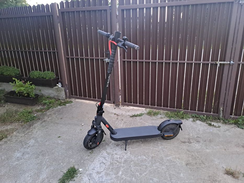 Vând trotineta xiaomi scooter elite 4