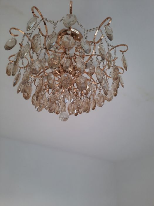 Продам люстру     .