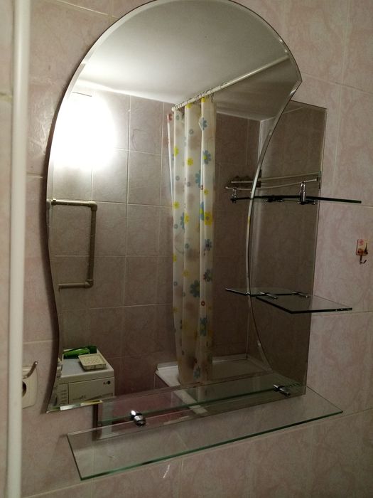 Зеркало в ванную комнату  с полочкой