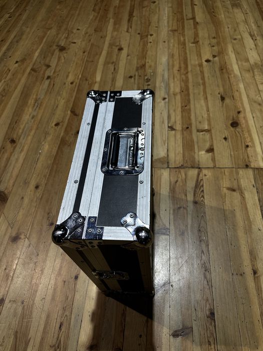 Продавам Кейс за Миксер (мишпулт)