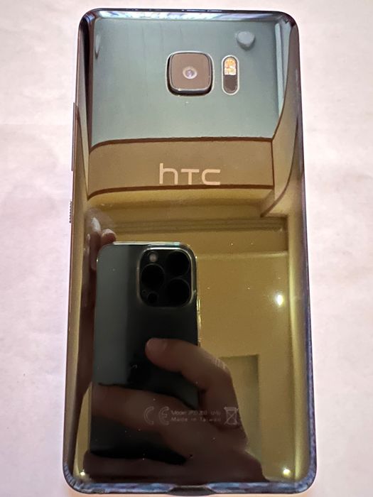 Продается телефон HTC UUltra, не рабочий.