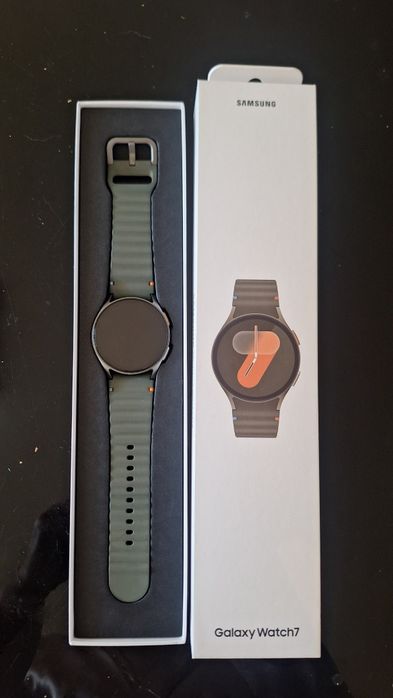 Samsung Galaxy Watch 7 – отлично състояние, в гаранция + 3 подарък каишки