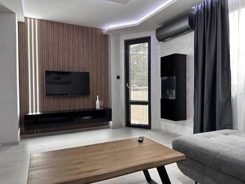 Дава се под наем Двустаен апартамент в Бургас, Център - 55 кв.м за 765 € - Снимка #3