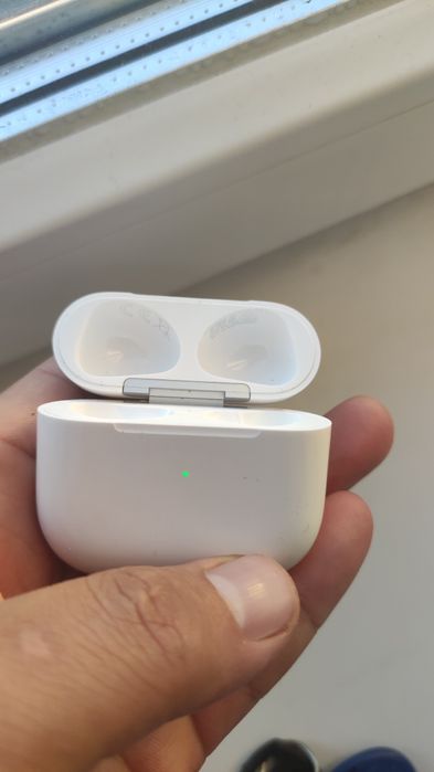 Продам оригинал кейс от airpods 3