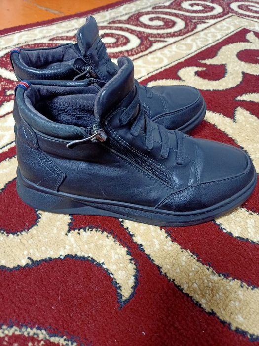 Продам подростковую обувь