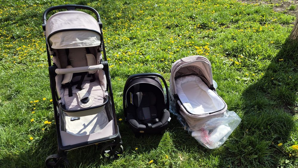 Carucior 3 in 1 Chicco Seety culoare crem