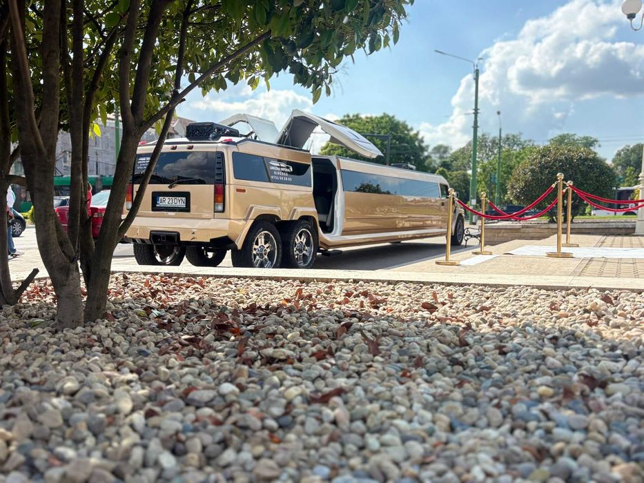 Inchiriez Limuzina Hummer H2 Limuzina de inchiriat Hummer H2