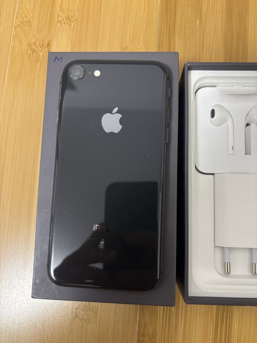 Vand iphone 8  64gb