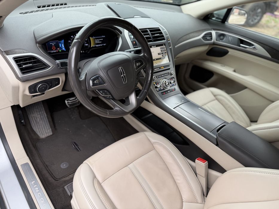 2019 Lincoln MKZ hybrid. 22500€
