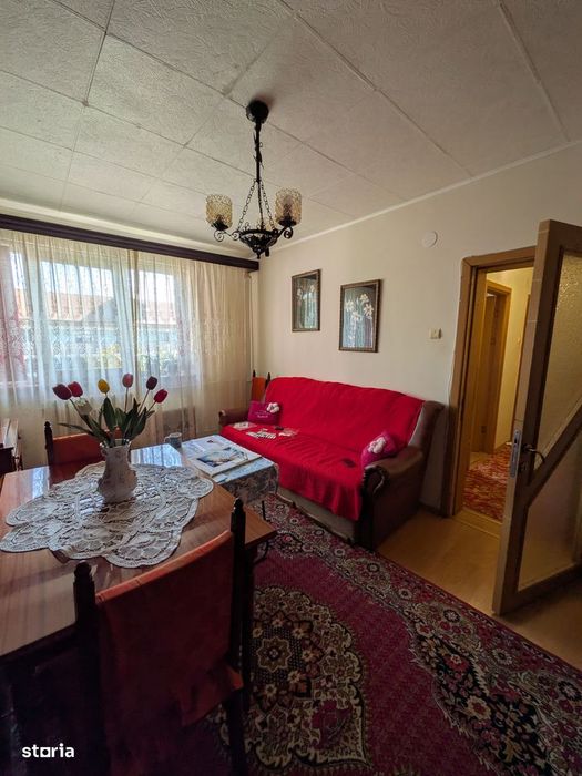 Apartament cu 3 camere semidecomandat – Calea București, zona Institut