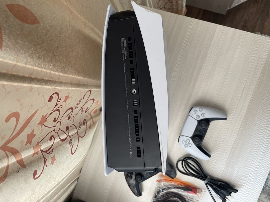Продам Playstation 5 с дисководом