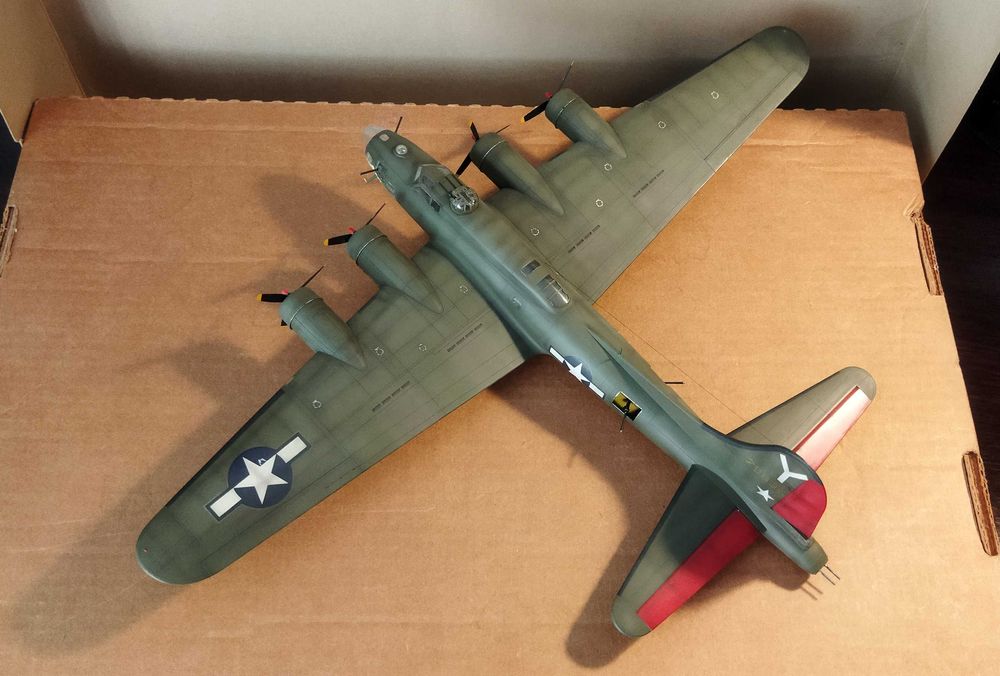 модель самолёта B-17F Flying Fortress 1/72 Academy