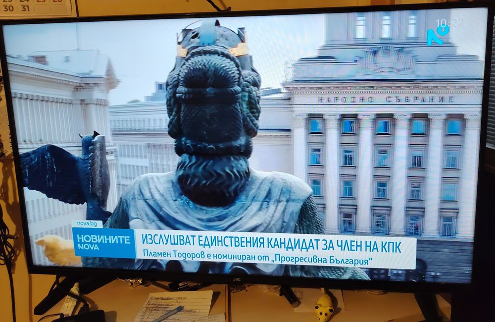 Телевизор JVC, 43 инча, Smart, LED, модел :LT-43VAF3300, много запазен с една година остатъчна гаранция.