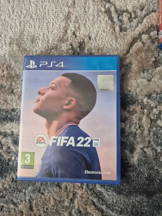 PS4 Slim + 2 контролера + 5 игри (GTA V, RDR2, FIFA 22) Отлично състояние