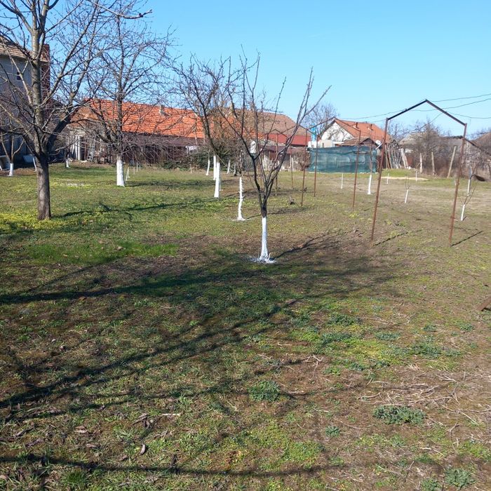 Vând casă  locuită