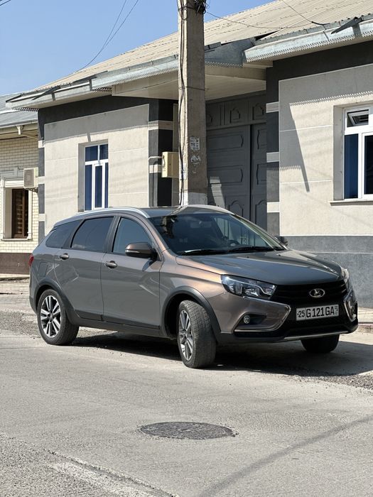 Lada vesta cros lyuks sotiladi