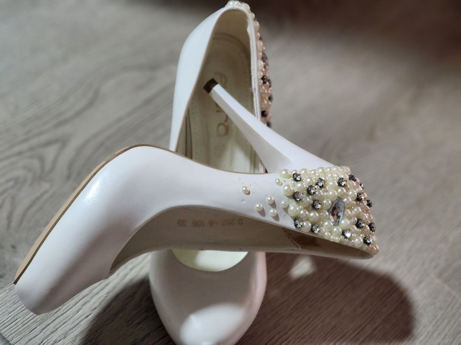 Brend Flora 39 chi razmer