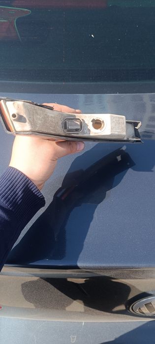 Продам левый поворотник Passat B6