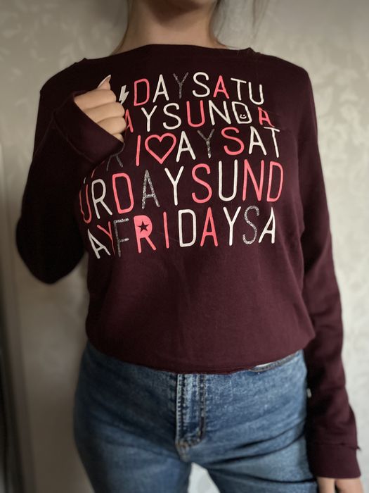 Сиви/червени суитчър с принт HM