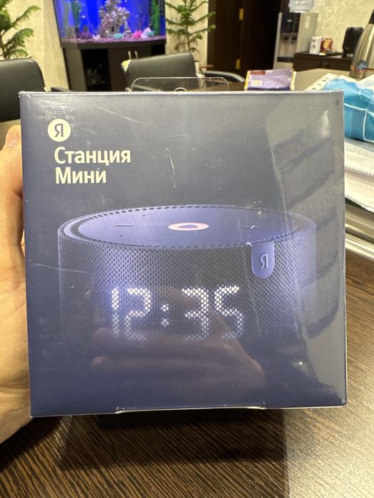 Продам новую Яндекс Станцию мини 2 с часами.