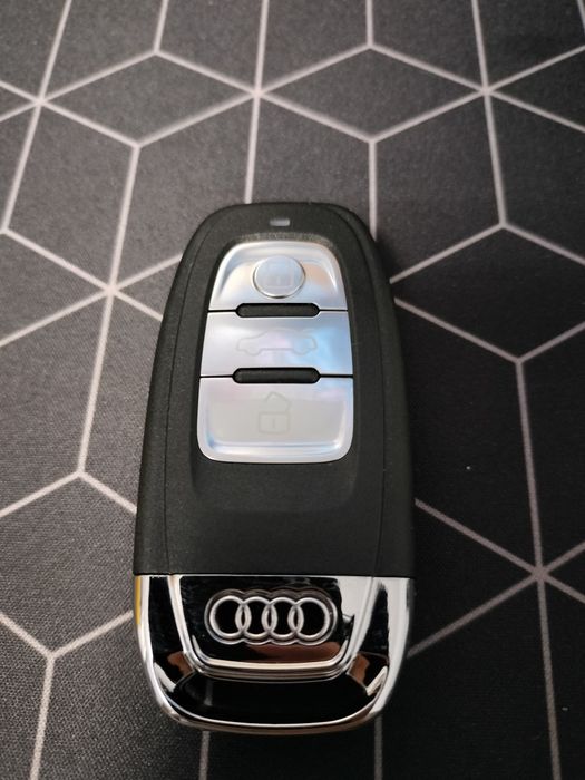 Vând carcasa Cheie Audi și BMW cu lamela Noua