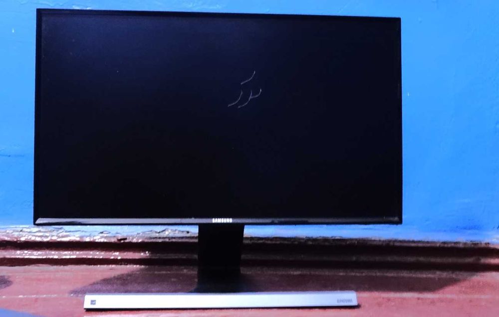 Philips 17'(3000), Samsung 24"все рабочие